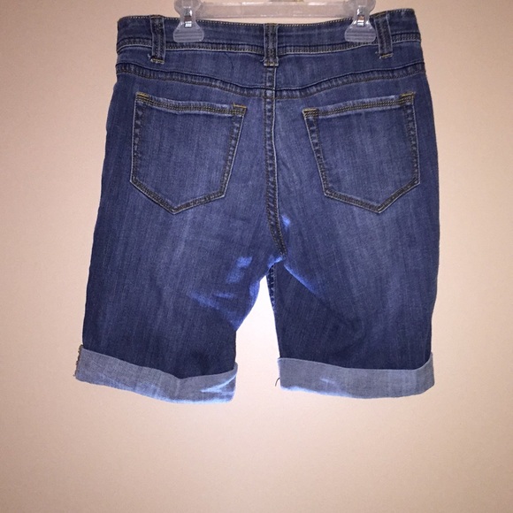 Basic jean shorts - Picture 2 of 3